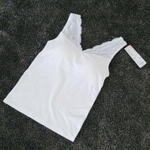NWT Uniqlo XS white lacy tank top with built-in bra